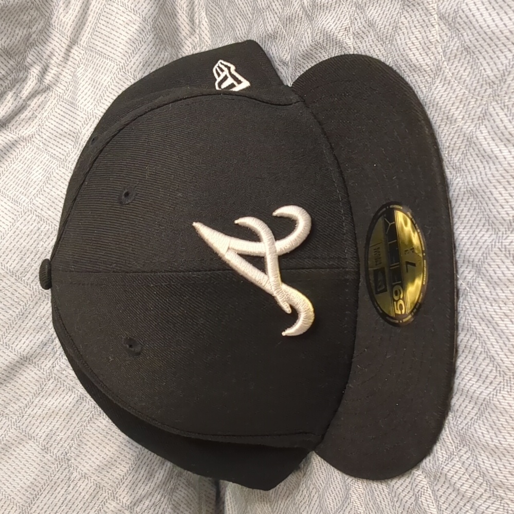 New Era Black Cap with White Embroidered Logo - Picture 8 of 16